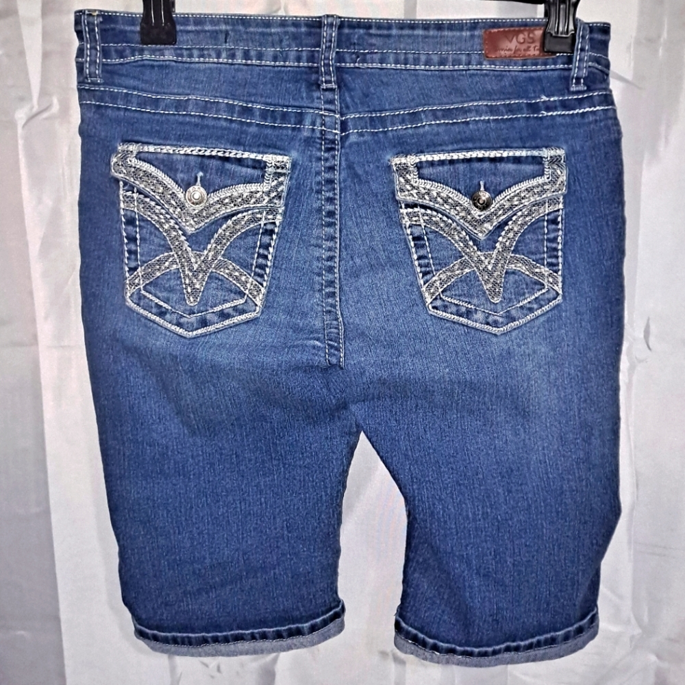 VGS Embroidered Stretch Denim Shorts Women's Size 10 Blue Cuffed 5 Pkt. Whiskers